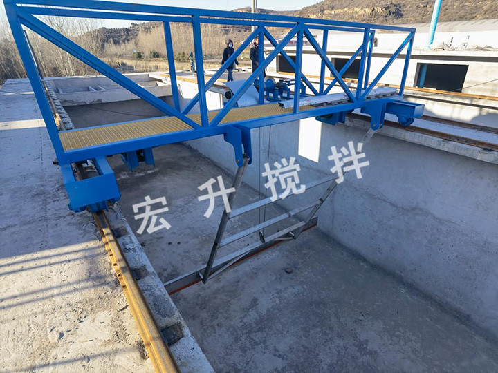行車式刮泥機(jī)