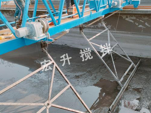 行車式刮泥機(jī)